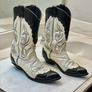 Vintage Women’s Cowboy boots, Size 7M in good condition, clean interior